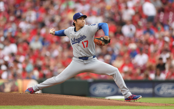 The Los Angeles Dodgers' Shohei Ohtani pitches during an MLB game against the Cincinnati Reds in Cincinnati on July 30. [AFP/YONHAP]