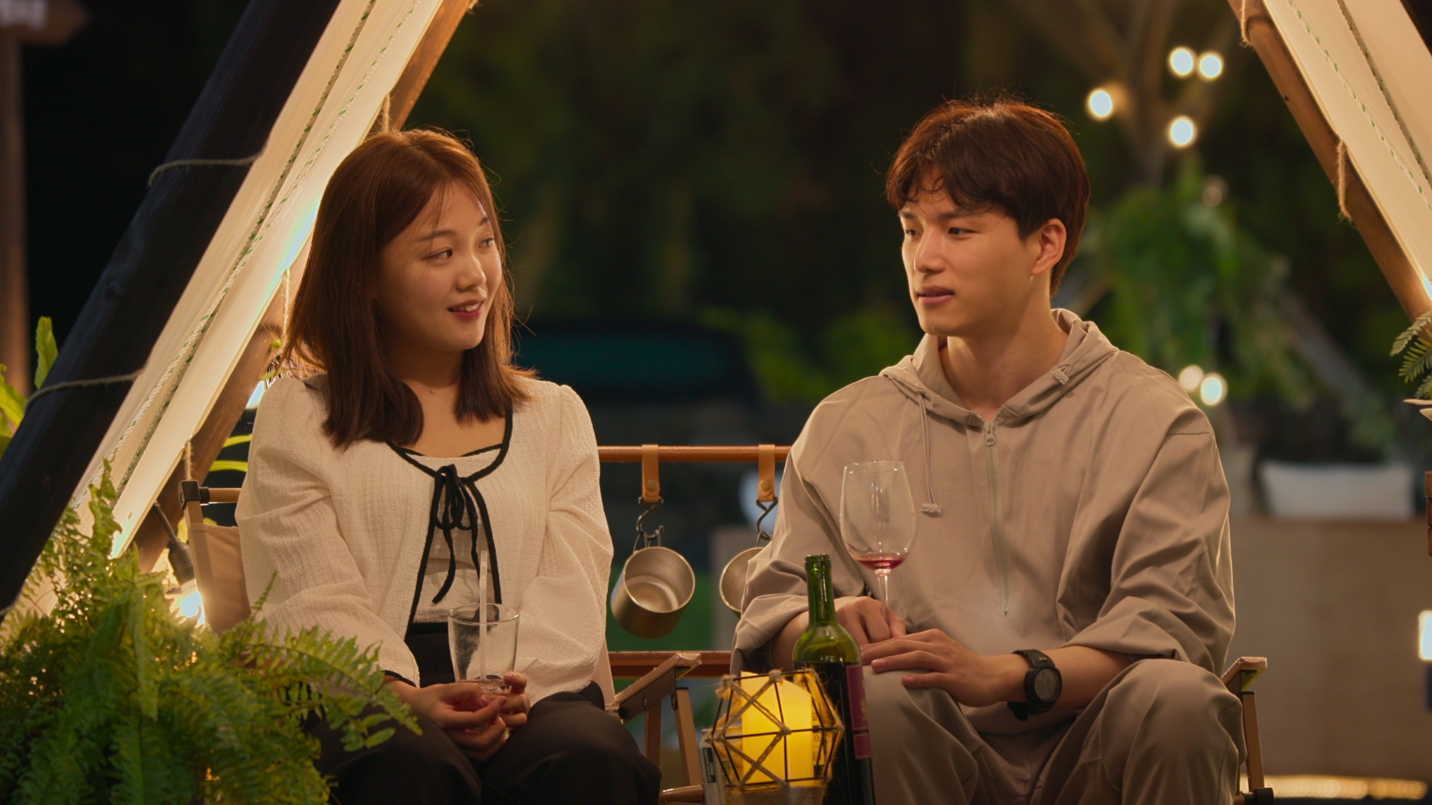 Still from Netflix's dating show ″Better Late Than Single″ [NETFLIX]