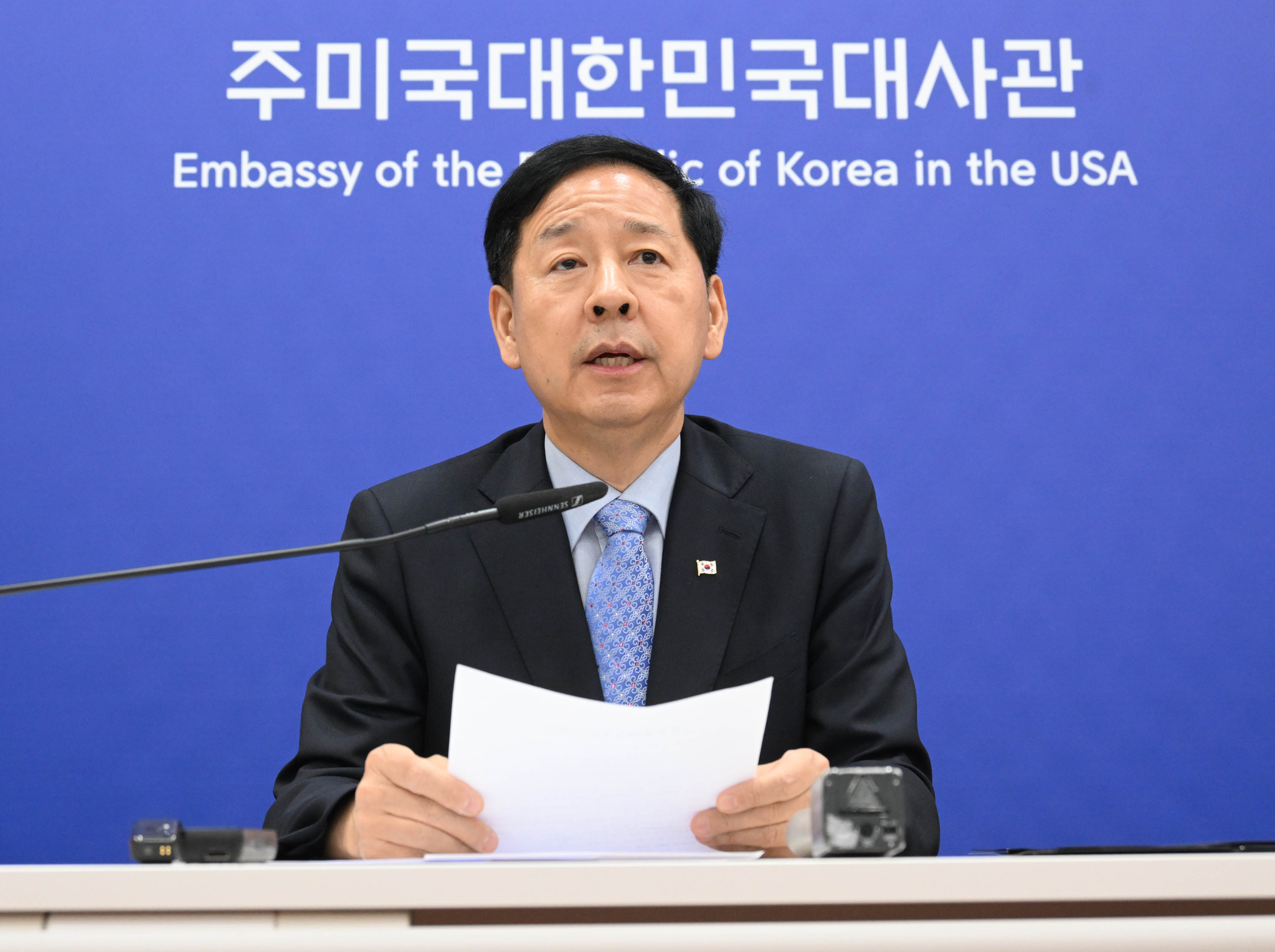 Finance Minister Koo Yun-cheol speaks in a briefing held in Washington on Wednesday following the two countries’ agreement on tariff deal, which includes $350 billion Korean investment pledge in the United States. [MINISTRY OF ECONOMY AND FINANCE]