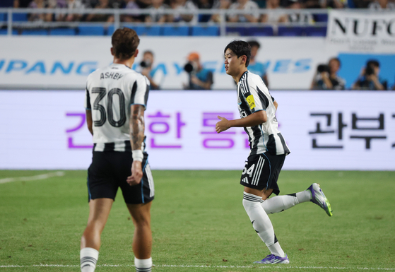 Newcastle United midfielder Park Seung-soo comes on as a substitue during a Coupang Play Series match against Team K League at Suwon World Cup Stadium in Suwon, Gyeonggi on July 30. [NEWS1]