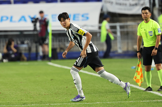 Newcastle United midfielder Park Seung-soo comes on as a substitute during a Coupang Play Series match against Team K League at Suwon World Cup Stadium in Suwon, Gyeonggi on July 30. [YONHAP]