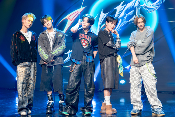 Boy band 1Verse poses for photos during its debut showcase at Ilchi Art Hall in southern Seoul on July 18. [DANIELA GONZALEZ PEREZ]