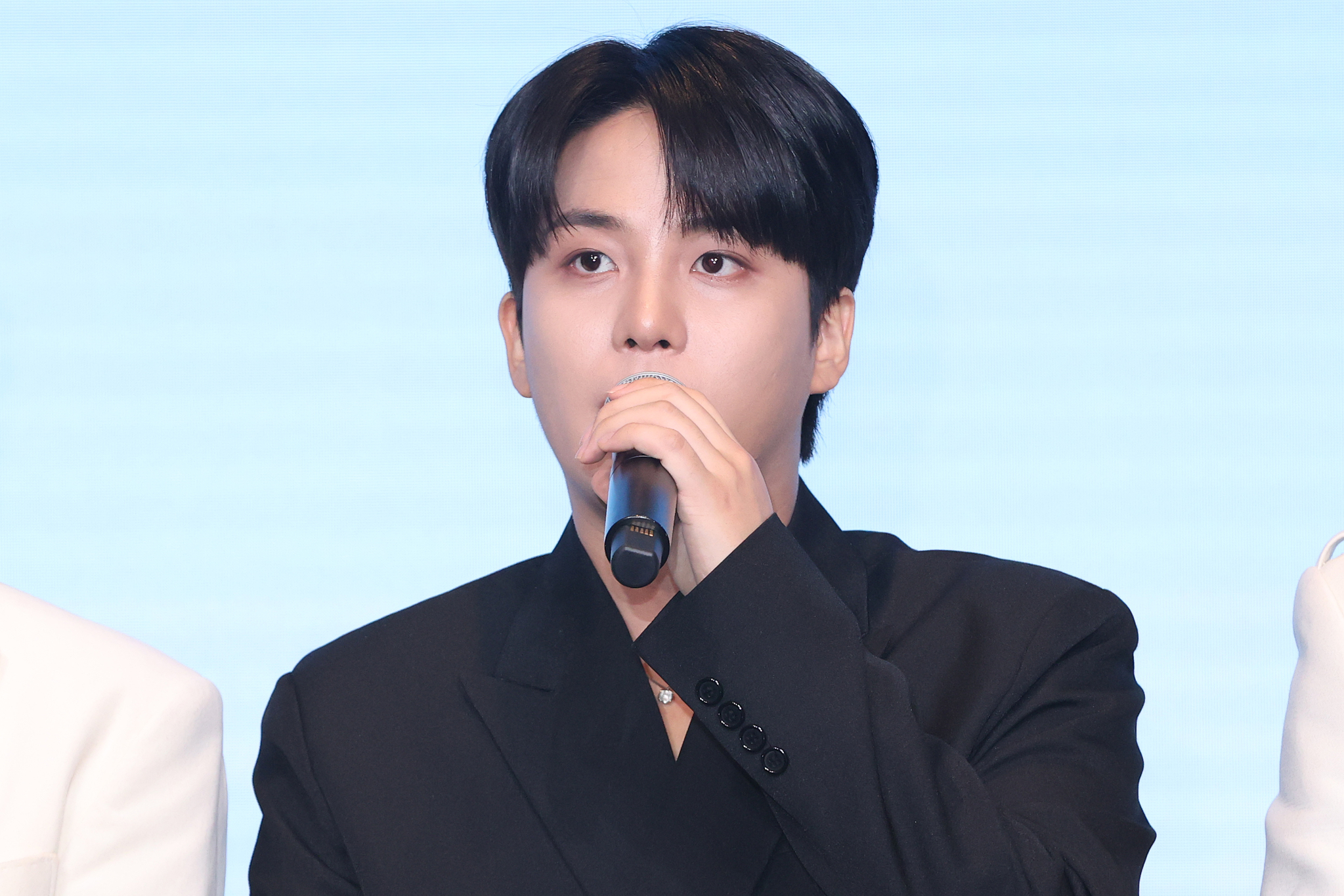 Jongho of boy band Ateez speaks during a press conference for the release of the band's 12th EP ″Goldern Hour: Part 3″ at a hotel in Mapo District, western Seoul on June 12. [YONHAP] 