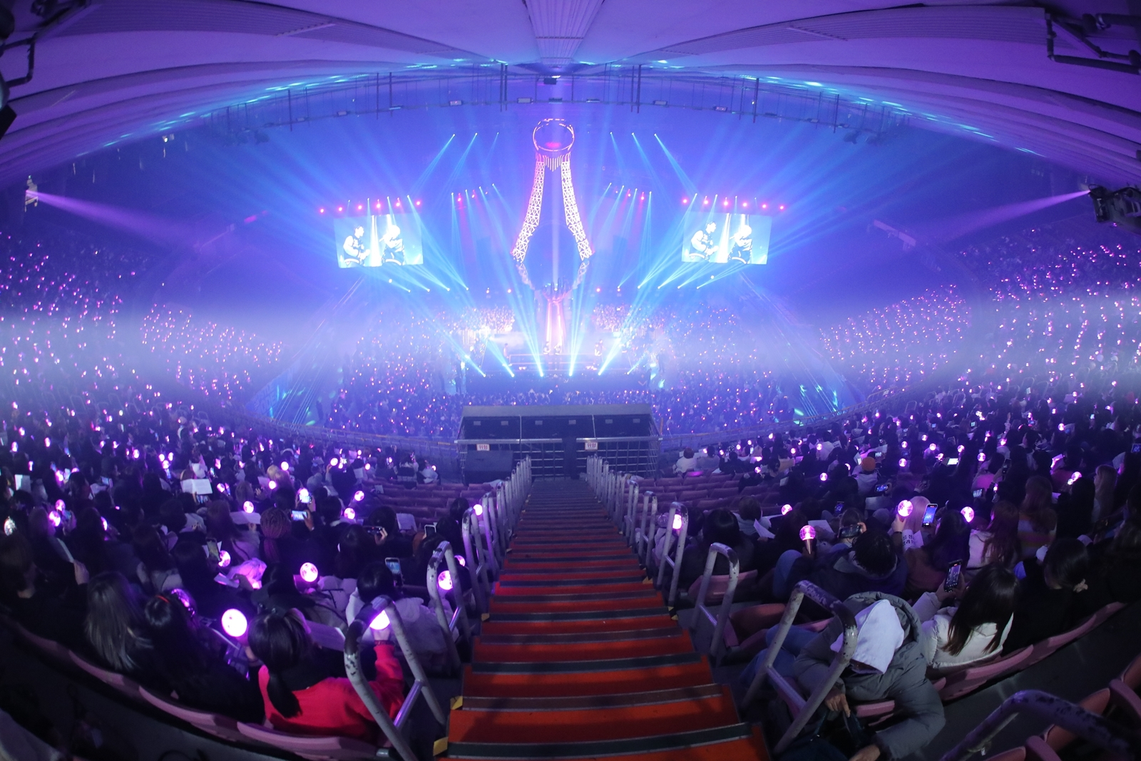 Fans hold up lightsticks and cheer during the Seoul concert for boy band Ateez's world tour ″Towards the Light: Will to Power″ held at Jamsil Stadium in Songpa District, southern Seoul on Jan 28, 2024. [KQ ENTERTAINMENT]