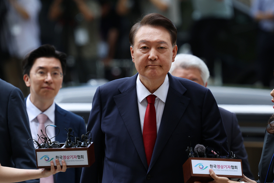 Former President Yoon Suk Yeol arrives for a pretrial detention hearing at the Seoul Central District Court in Seocho District, southern Seoul, on July 9. [JOINT PRESS CORPS]