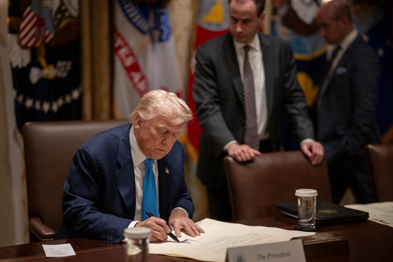 The White House posted a photo on its official Instagram account showing President Trump signing the Korea–U.S. trade agreement at the White House. [WHITE HOUSE]