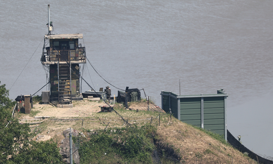 A South Korean loudspeaker for broadcasts toward the North is seen at a guard post in a border area of Paju, Gyeonggi, on June 12. [NEWS1]