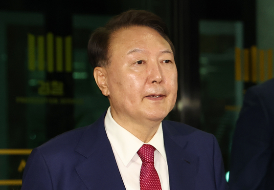 Former President Yoon Suk Yeol leaves the office of special counsel Cho Eun-suk, located within the Seoul High Prosecutors Office in southern Seoul, after questioning on July 6, 2025. [YONHAP]