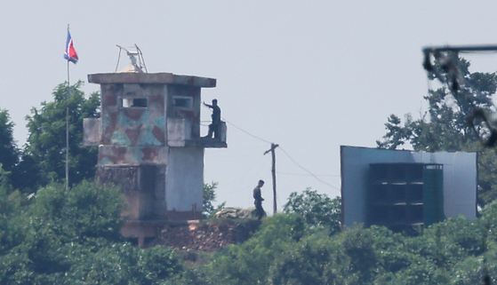 A North Korean guard post and loudspeakers aimed at the South are seen from a border area in Paju, Gyeonggi, on Aug. 4. The South Korean Defense Ministry announced it began dismantling loudspeakers along the border that day. [WOO SANG-JO]