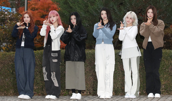 From left: Huening Bahiyyih, Kim Chae-hyun, Kim Da-yeon, Shen Xiaoting, Ezaki Hikaru and Choi Yu-jin of Kep1er arrive at the KBS building in Yeongdeungpo District, western Seoul on Nov. 15, 2024, to greet fans ahead of their pre-recording for the music program “Music Bank.” [NEWS1] 