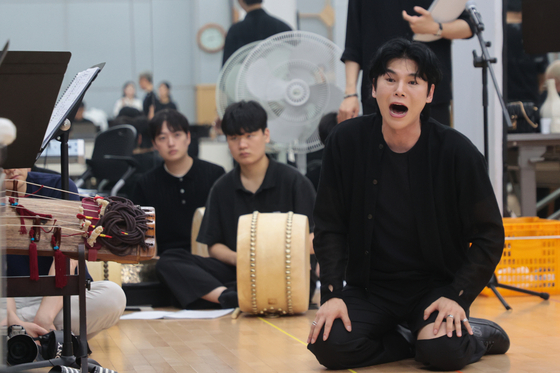 Kim Jun-su, right, performs a scene from the upcoming production of "Shimcheong" during an open rehearsal and press roundtable at the National Theater of Korea in central Seoul on July 30. [YONHAP] 