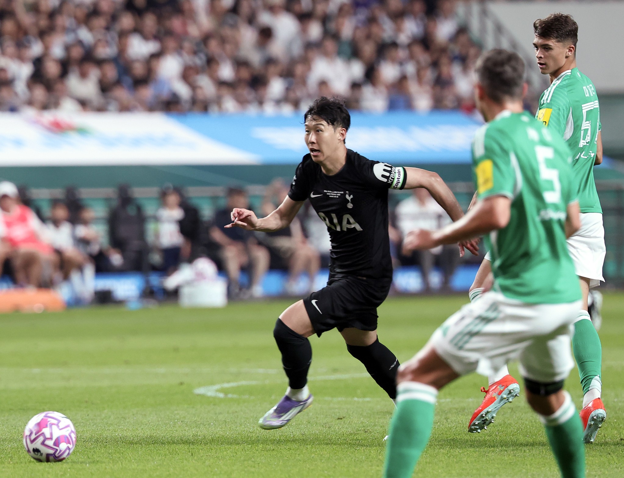 Son Heung-min presses down the wing in a Coupang Play Series friendly between Tottenham Hotspur and Newcastle United at Seoul World Cup Stadium on Aug. 3. [YONHAP]