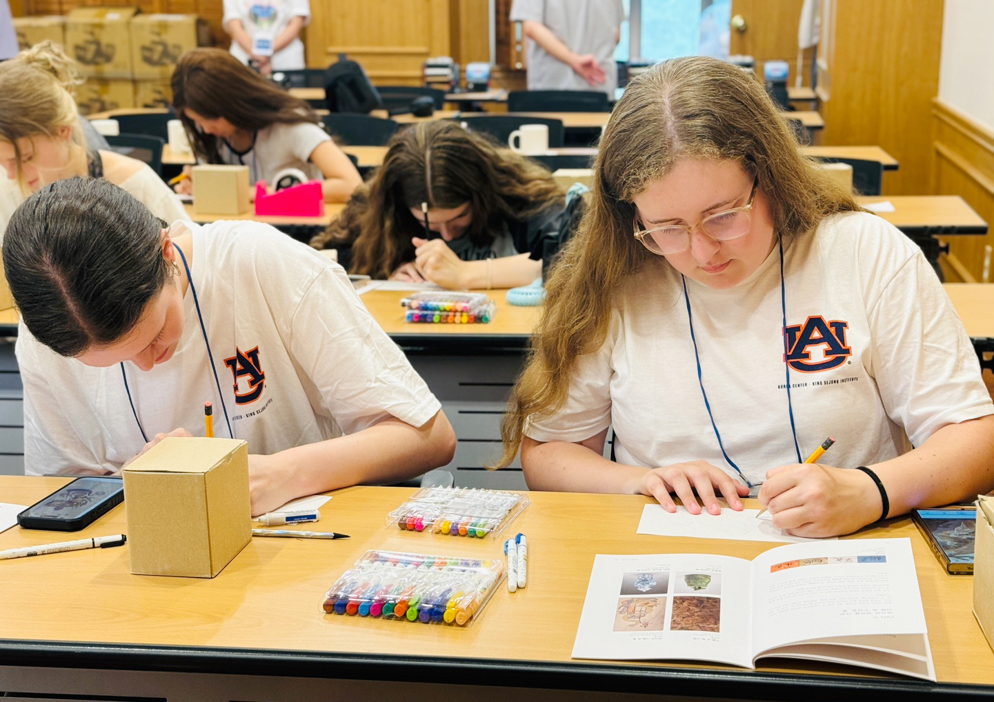 Students participate in an arts and crafts program at Keimyung University's Hengso Museum [KEIMYUNG UNIVERSITY]