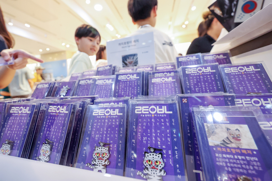 Merchandise products are displayed at the National Museum of Korea in central Seoul on Aug. 3. The museum's gift shop recently became flooded with visitors after the immense popularity of Netflix's animated film ″Kpop Demon Hunters.″ [NEWS1]