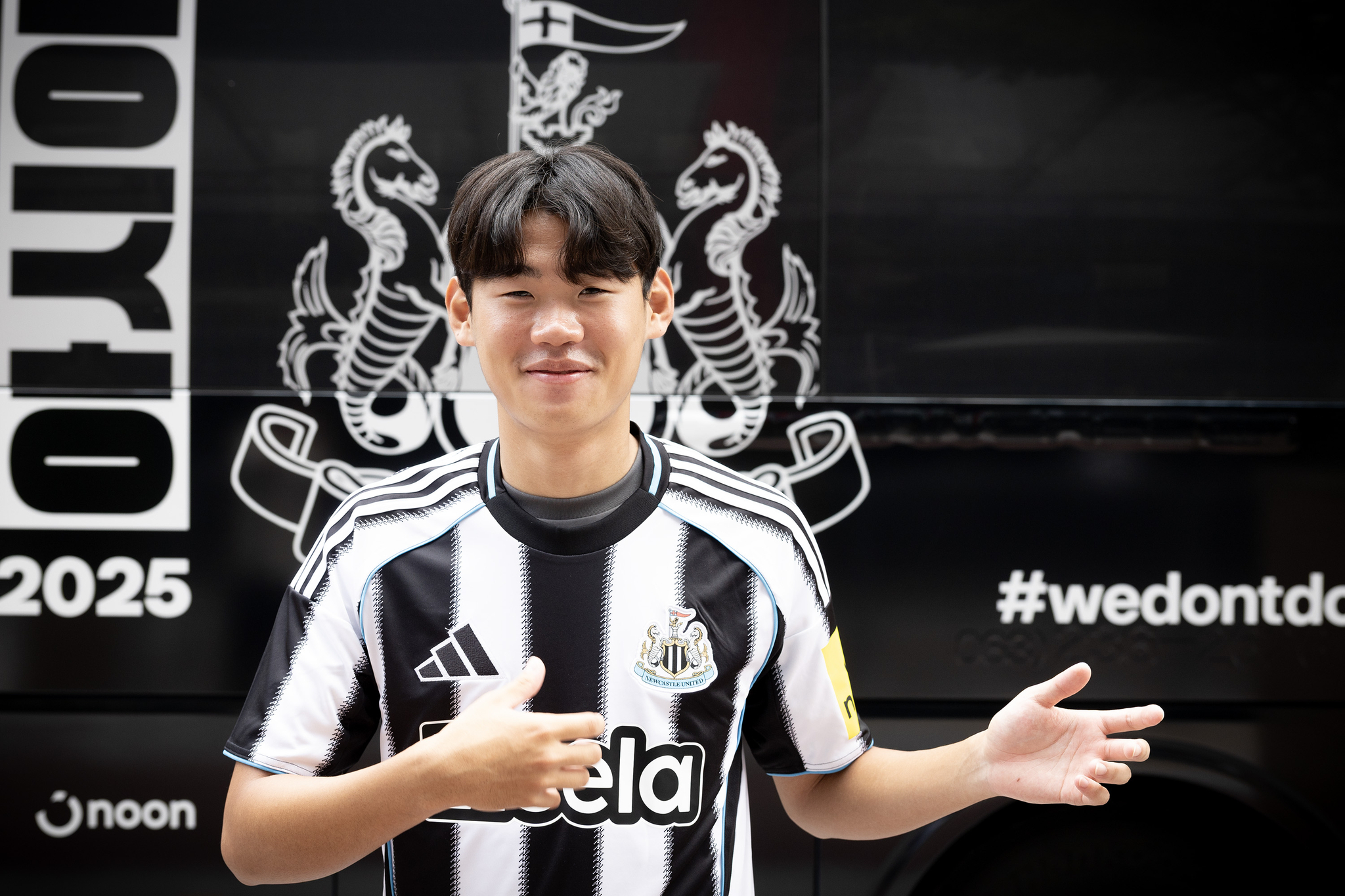 Park Seung-soo of Newcastle United poses for a photo on Aug. 4. [JUN MIN-KYU] 