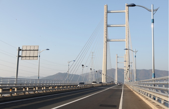 Machang Bridge in Changwon, South Gyeongsang [JOONGANG ILBO]