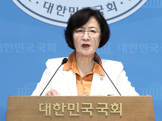 Democratic Party Rep. Choo Mi-ae speaks during a press conference at the National Assembly in Yeouido, western Seoul, on July 2. [NEWS1]