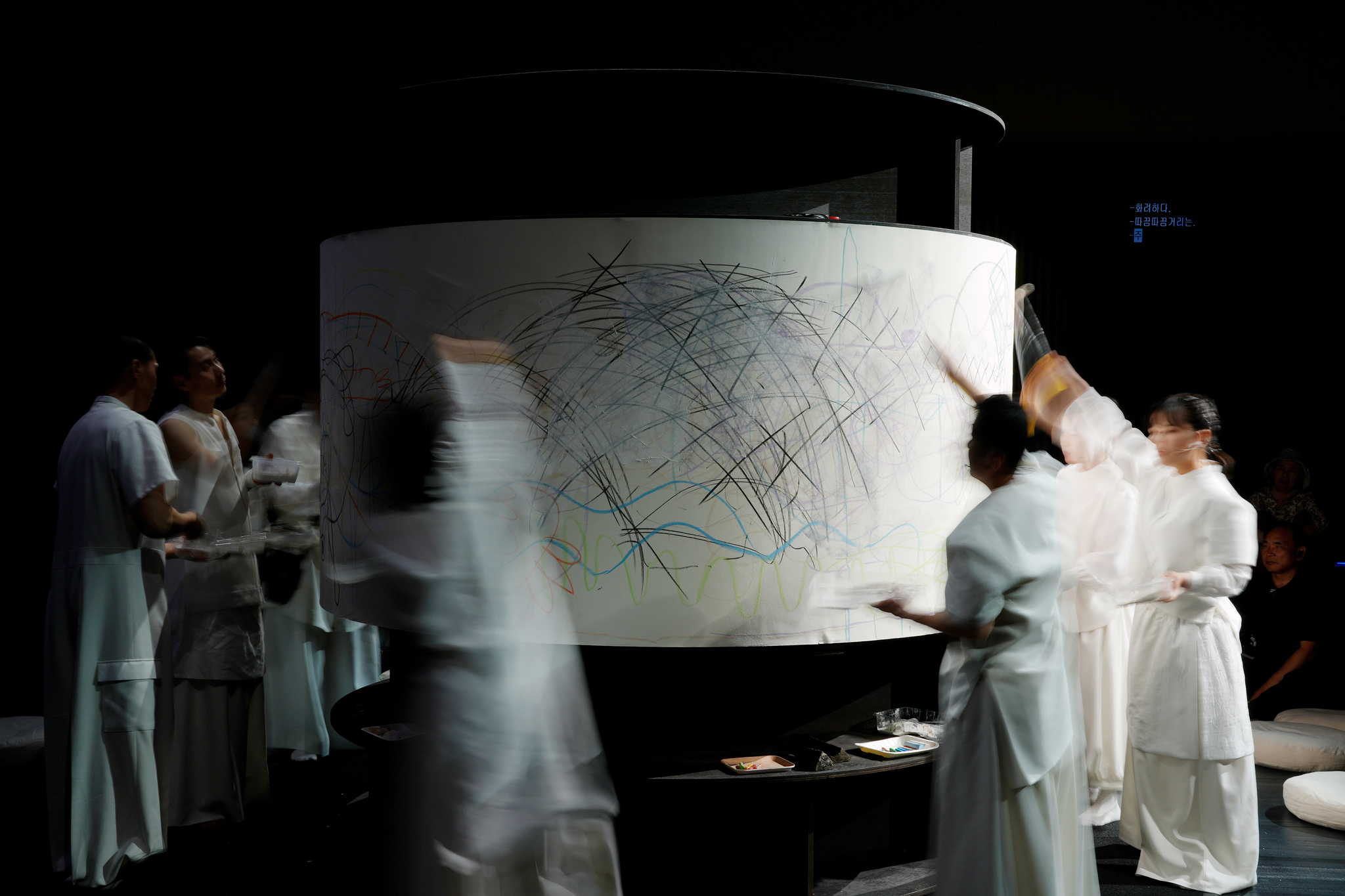 Performers present a live drawing performance at the Modu Arts Theater [MODU ARTS THEATER]