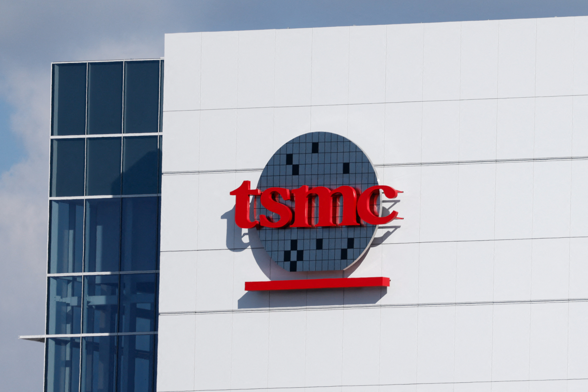 The logo of TSMC is displayed at its fabrication plant in Kaohsiung, Taiwan, June 7. [REUTERS/YONHAP]