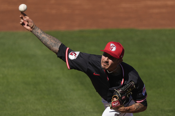 Then-Cleveland Guardians pitcher Vince Velasquez throws during the third inning of a spring training baseball game against the Milwaukee Brewers on Feb. 25 in Goodyear, Arizona. [AP/YONHAP]
