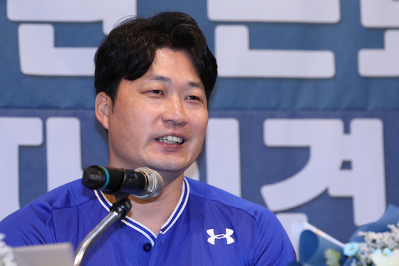 Samsung Lions pitcher Oh Seung-hwan speaks at a press conference in Incheon on Aug. 7, announcing his plan to retire after the 2025 KBO season. [NEWS1]