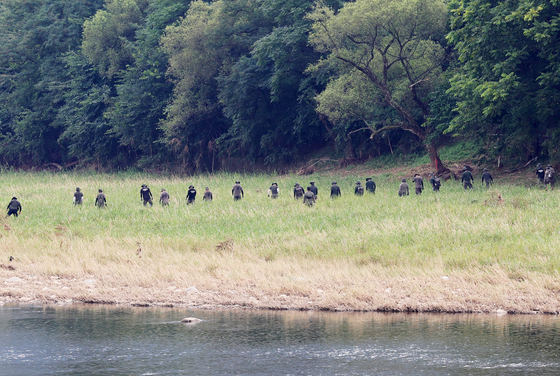 A search for people who went missing during the July torrential rain in Gapyeong, Gyeonggi, takes place on Aug. 1. [YONHAP]
