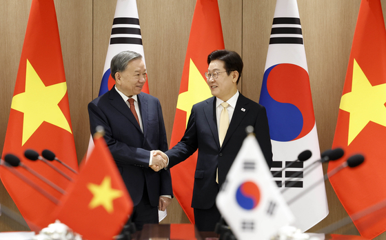 President Lee Jae Myung, right, shakes hands with To Lam, general secretary of the Communist Party of Vietnam, before their summit at the presidential office in Yongsan, central Seoul, on Aug. 11. [PRESIDENTIAL OFFICE] 