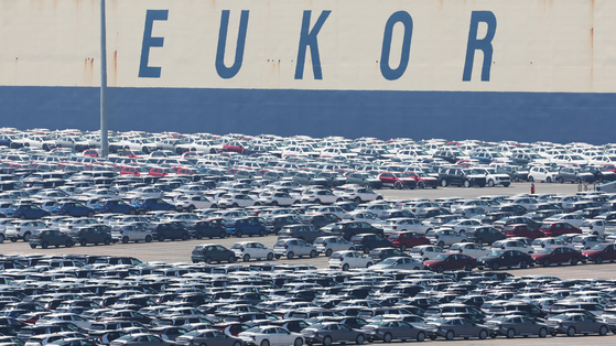 Export vehicles are parked at Pyeongtaek Port in Pyeongtaek, Gyeonggi, on July 31. [NEWS1]