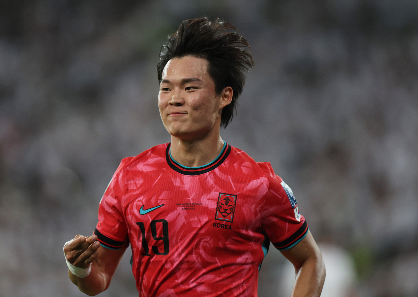 Oh Hyeon-gyu celebrates scoring for Korea against Iraq in the AFC Asian Qualifiers at Basra International Stadium in Basra, Iraq, on June 5. [REUTERS/YONHAP] 