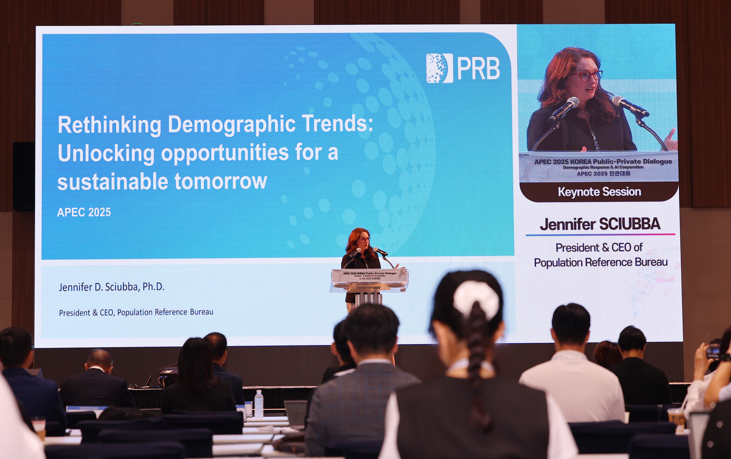 Jennifer Sciubba, president and CEO of the Washington-based nonprofit organization Population Reference Bureau, delivers a keynote speech at the APEC 2025 Korea Public-Private Dialogue held during the Third APEC Senior Officials’ Meeting and Related Meetings (SOM3) in Incheon on Monday. [YONHAP]