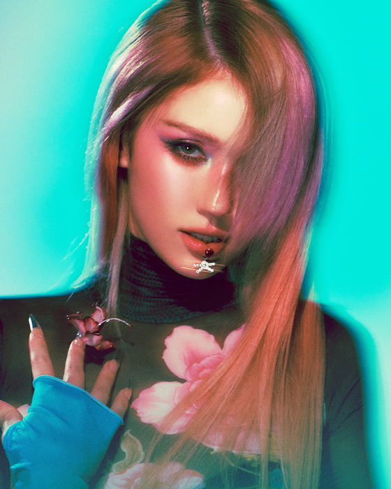 Promotional image of singer Jeon Somi's second EP ″Chaotic & Confused,″ set to be released on Aug. 11 [THE BLACK LABEL]