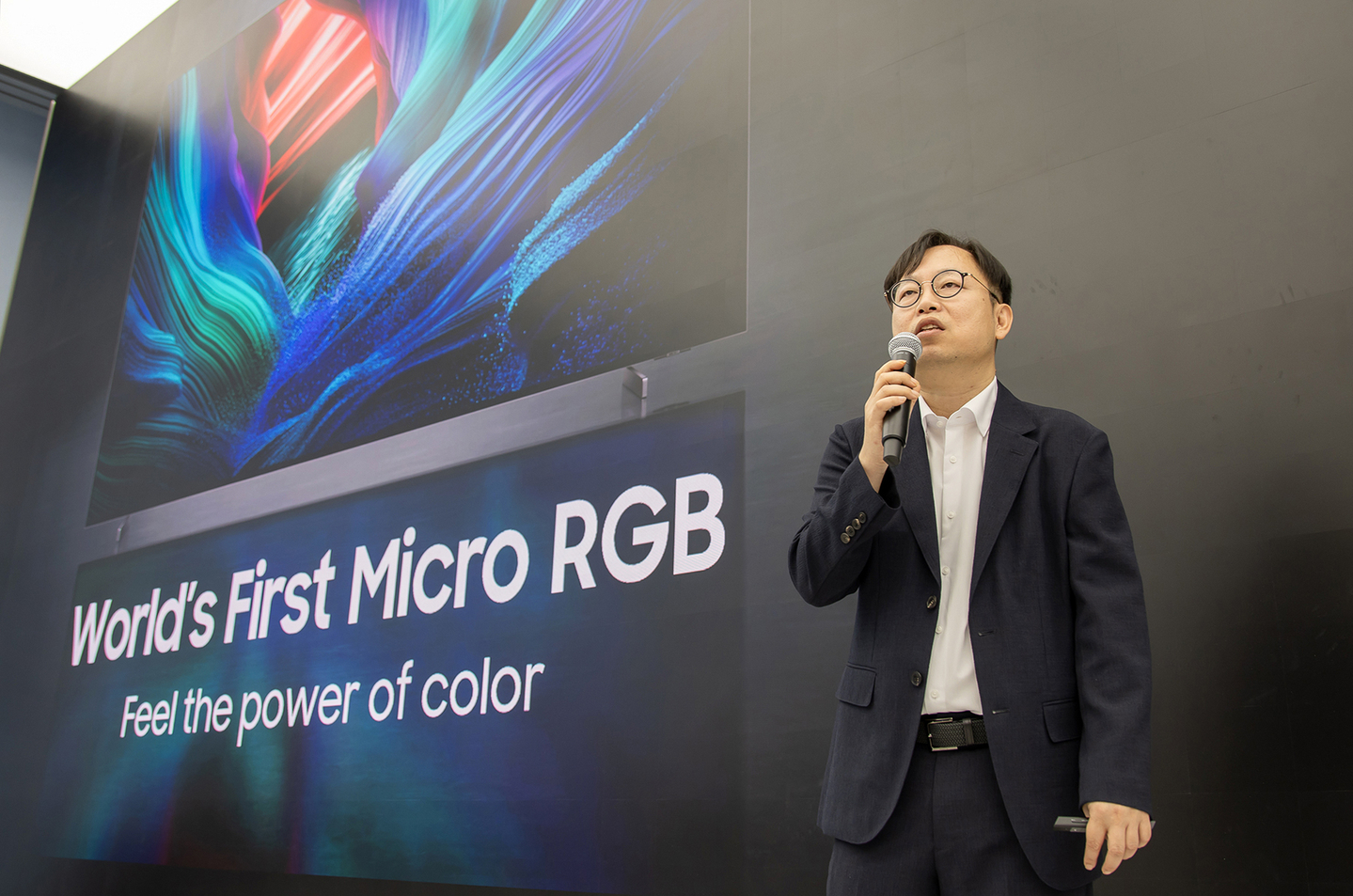 Lee Jong-po, Samsung Electronics’ corporate vice president of the visual display business, speaks at a press briefing in southern Seoul on Aug. 12. [SAMSUNG ELECTRONICS]