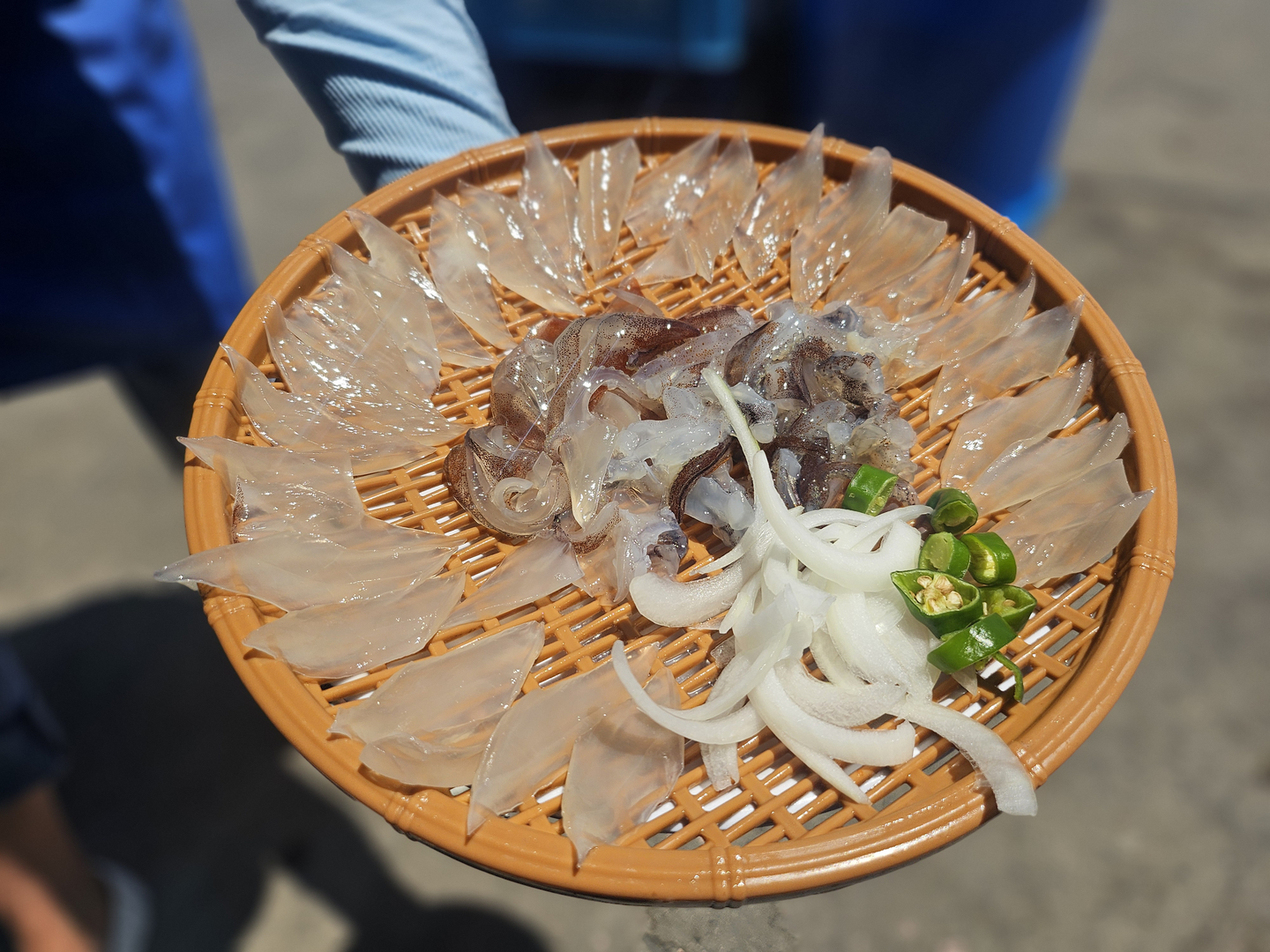 An online user surnamed Park said they were charged 56,000 won ($40) for two squid, shown in this image posted to the Sokcho city government site on Aug. 8. [SCREEN CAPTURE]