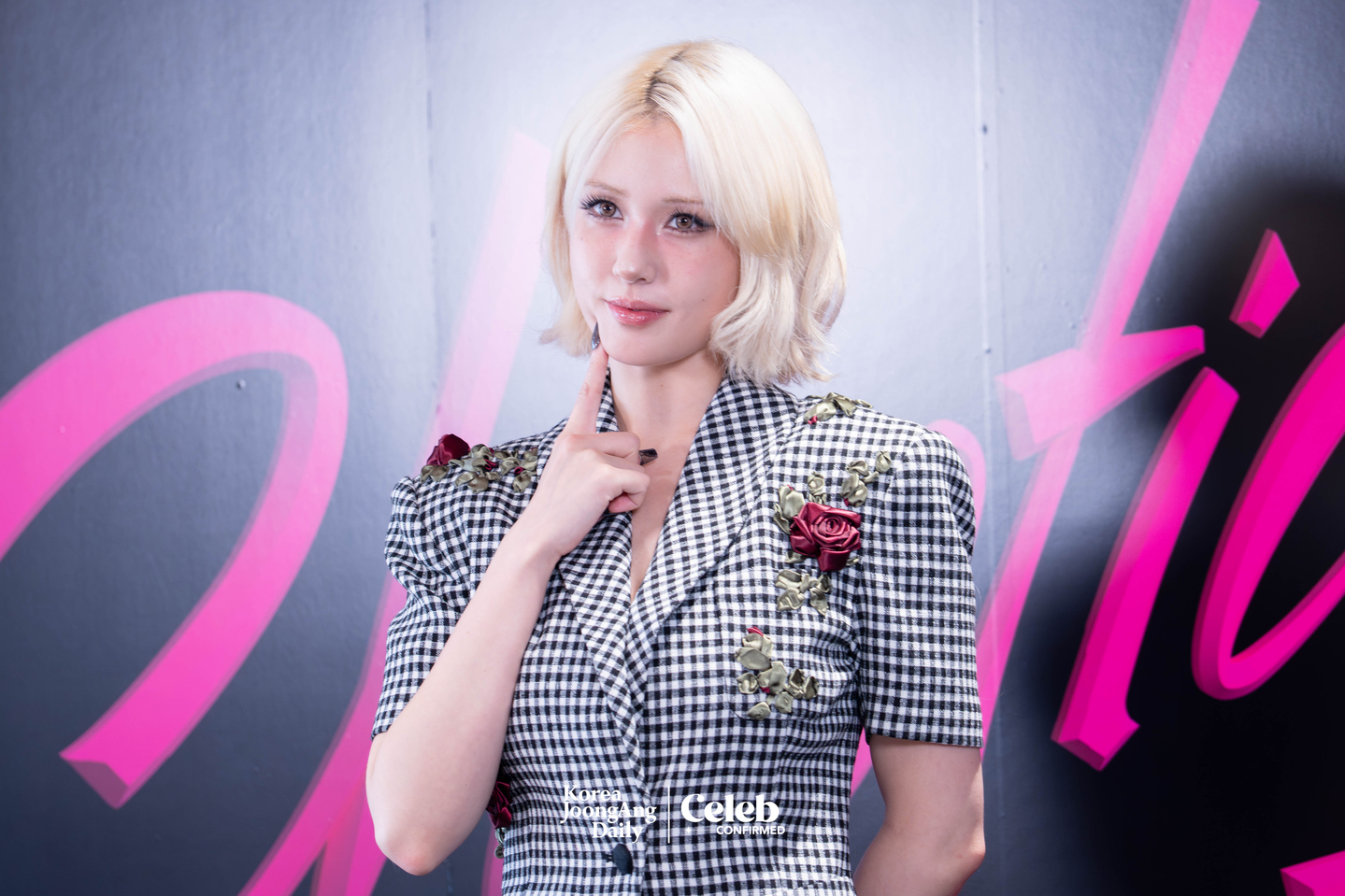 Jeon Somi during a press event for the release of her second EP “Chaotic & Confused,” at the Factorial Seongsu building in eastern Seoul on Aug. 11. [DANIELA GONZALEZ PEREZ]