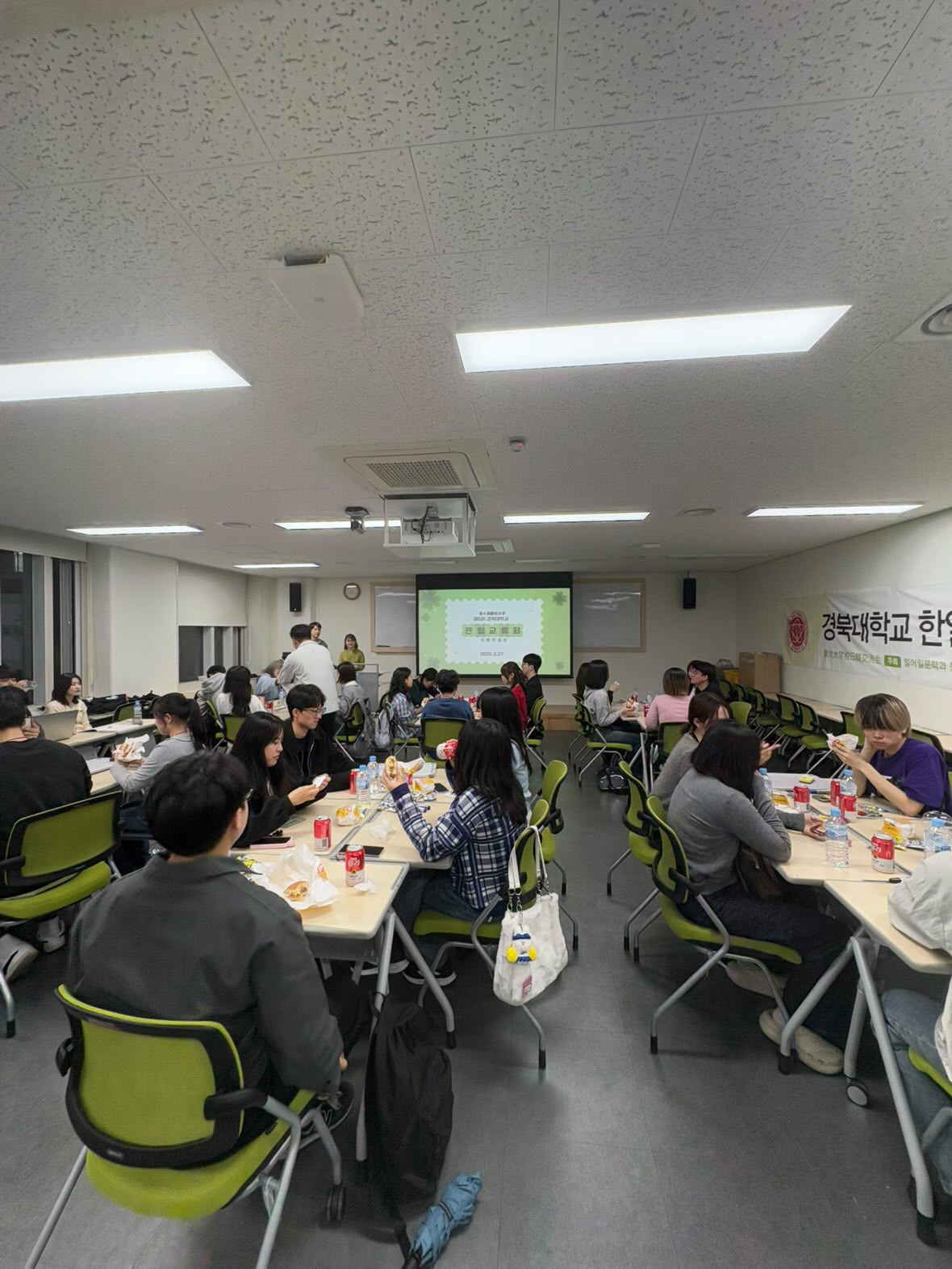 Korean and Japanese students take part in the culture exchange program hosted by the Japanese student association at Kyungpook National University in March. [KYUNGPOOK NATIONAL UNIVERSITY JAPANESE STUDENT ASSOCIATION]
