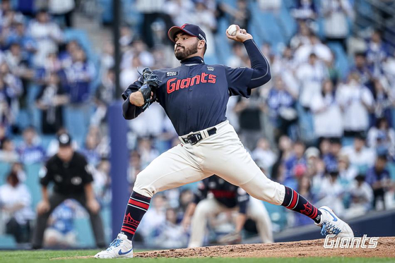 Lotte Giants pitcher Alec Gamboa pitches during a KBO game against the Samsung Lions at Daegu Samsung Lions Park in Daegu on May 27. [YONHAP]