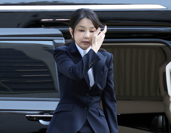 Former First Lady Kim Keon Hee arrives at the Seoul Central District Court in southern Seoul, on Aug. 12 to attend a pretrial detention hearing. [JOINT PRESS CORPS]