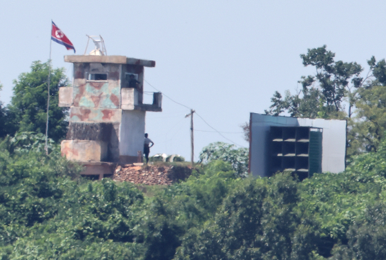 The photo shows a North Korean guard post and loudspeaker facing the South along the Imjin River in Paju, Gyeonggi, near the inter-Korean border on Aug. 10. [YONHAP]