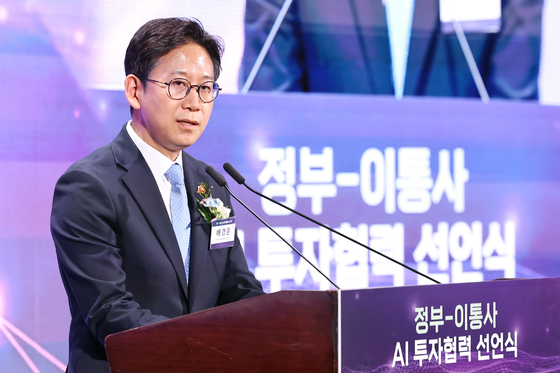 Science Minister Bae Kyung-hoon speaks during an event in Seoul on Aug. 12. [YONHAP]