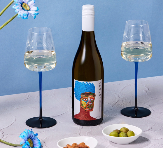 7-Eleven's Makiki Sauvignon Blanc wine featuring actor Ha Jung-woo’s artwork on the label [7-ELEVEN]