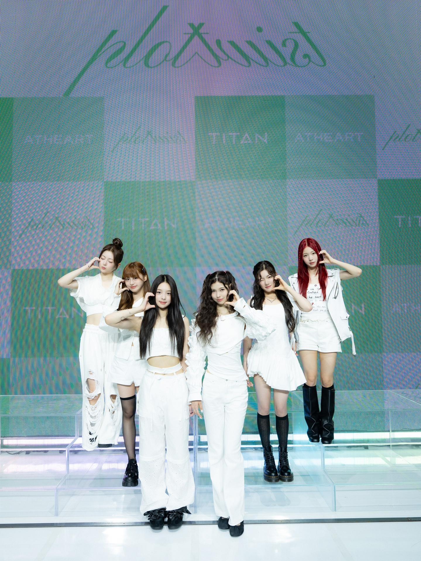 Girl group AtHeart poses for photos during a debut showcase for its first EP, ″Plot Twist,″ on Aug. 13 at Blue Square in central Seoul. [TITAN CONTENT]