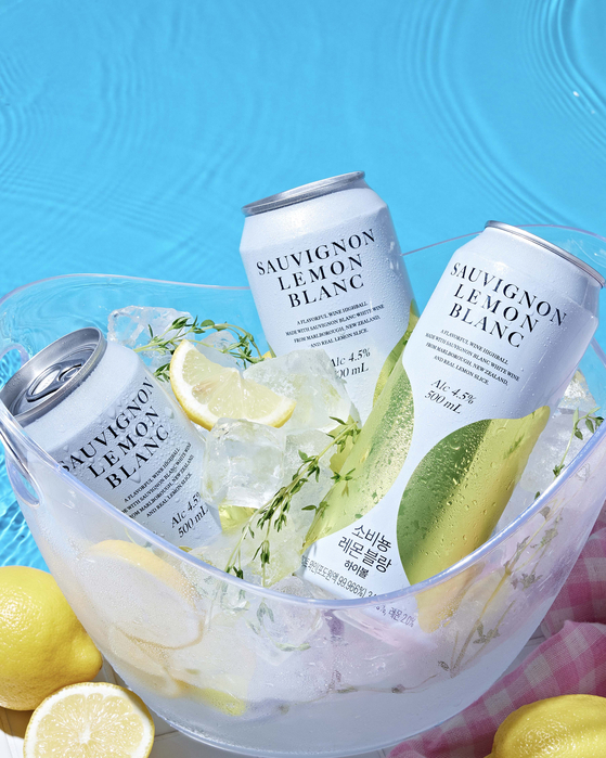GS25’s Sauvignon Lemon Blanc Highball, launched with chef Ahn Sung-jae involved in taste testing [GS25]