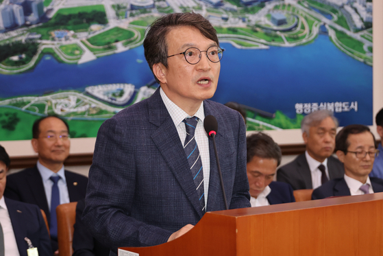 Kim Eui-kyeom, the newly appointed head of the Saemangeum Development and Investment Agency, delivers a greeting at a plenary session of the National Assembly’s Land, Infrastructure and Transport Committee on July 21. [YONHAP]