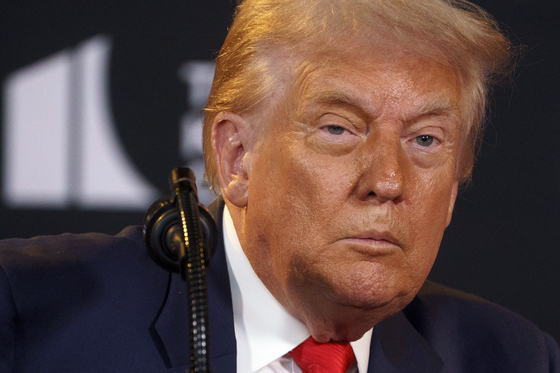 U.S. President Donald Trump announces the 48th annual Kennedy Center Honors recipients at the John F. Kennedy Center for the Performing Arts in Washington on Aug. 13. [UPI/YONHAP]