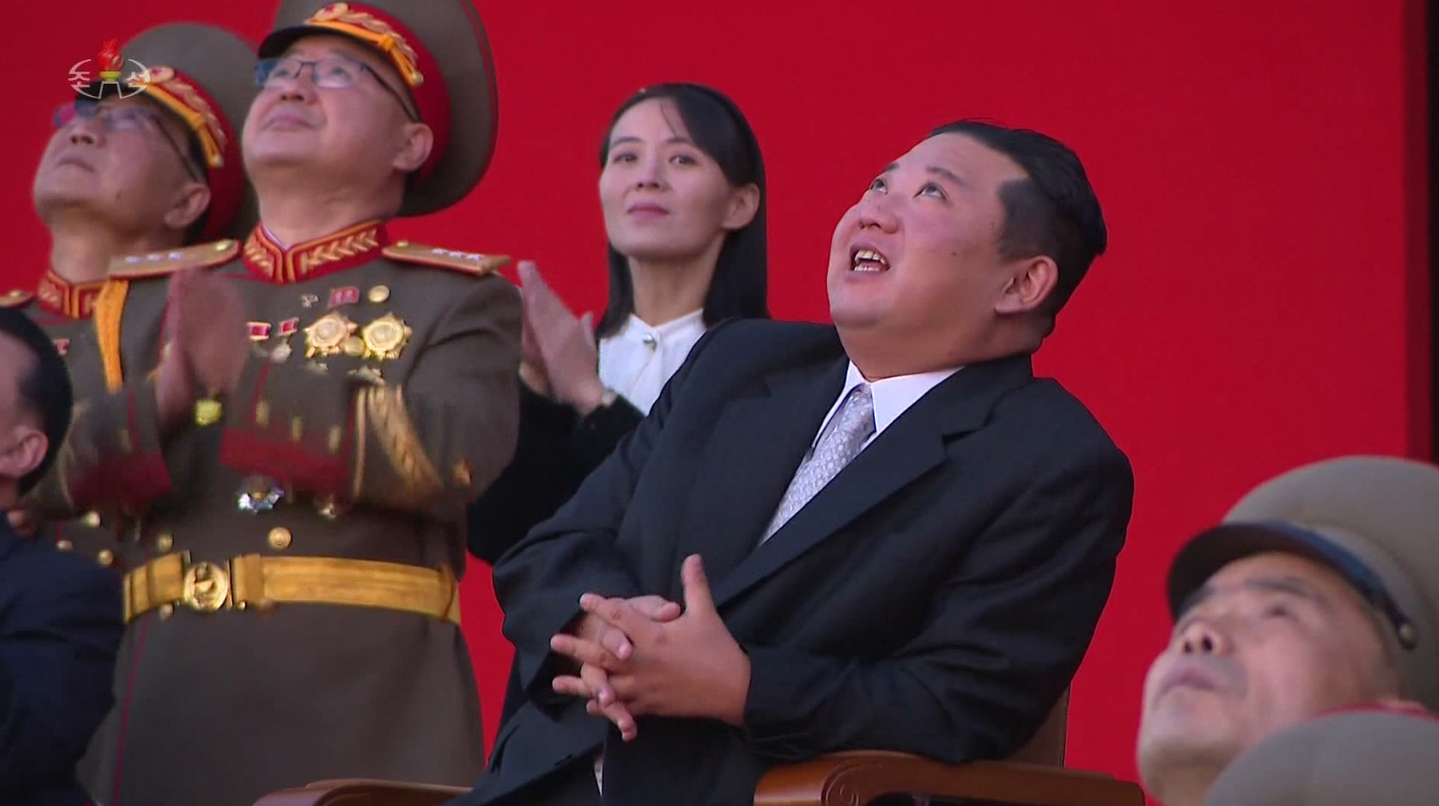 North Korea’s Korean Central Television reported on Oct. 12, 2021, that the country held a defense development exhibition at the Three Revolutions Exhibition Hall in Pyongyang the previous day. Behind leader Kim Jong-un, who attended the event, his sister Kim Yo-jong is seen clapping. [KOREAN CENTRAL TELEVISION]