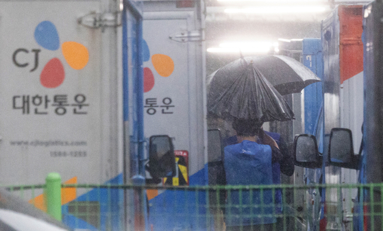 CJ Logistics delivery trucks are seen at a parcel logistics center in Bucheon, Gyeonggi, on Aug 13. [NEWS1] 