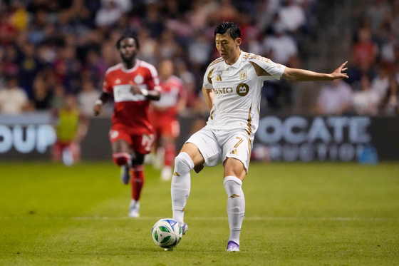 Los Angeles FC forward Son Heung-min, right, vies for the ball during an MLS match against Chicago Fire at SeatGeek Stadium in Bridgeview, Illinois, on Aug. 10. [AFP/YONHAP]