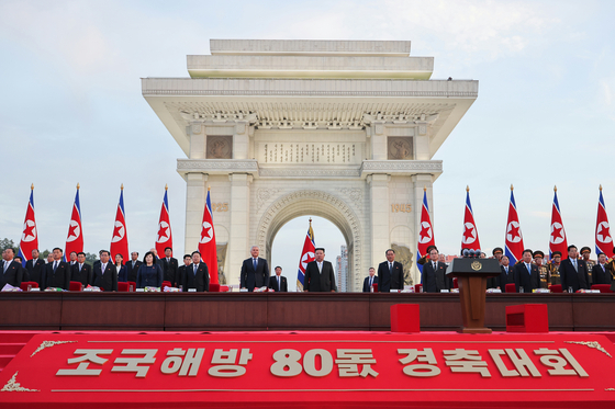 North Korean leader Kim Jong-un faces the crowd at a commemorative rally in Pyongyang’s Arch of Triumph plaza to mark the 80th anniversary of Liberation Day on Aug. 14. [NEWS1] 