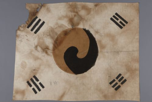 A Taegeukgi or Korean national flag used during the March 1 Independence Movement [NATIONAL MUSEUM OF KOREAN CONTEMPORARY HISTORY] 
