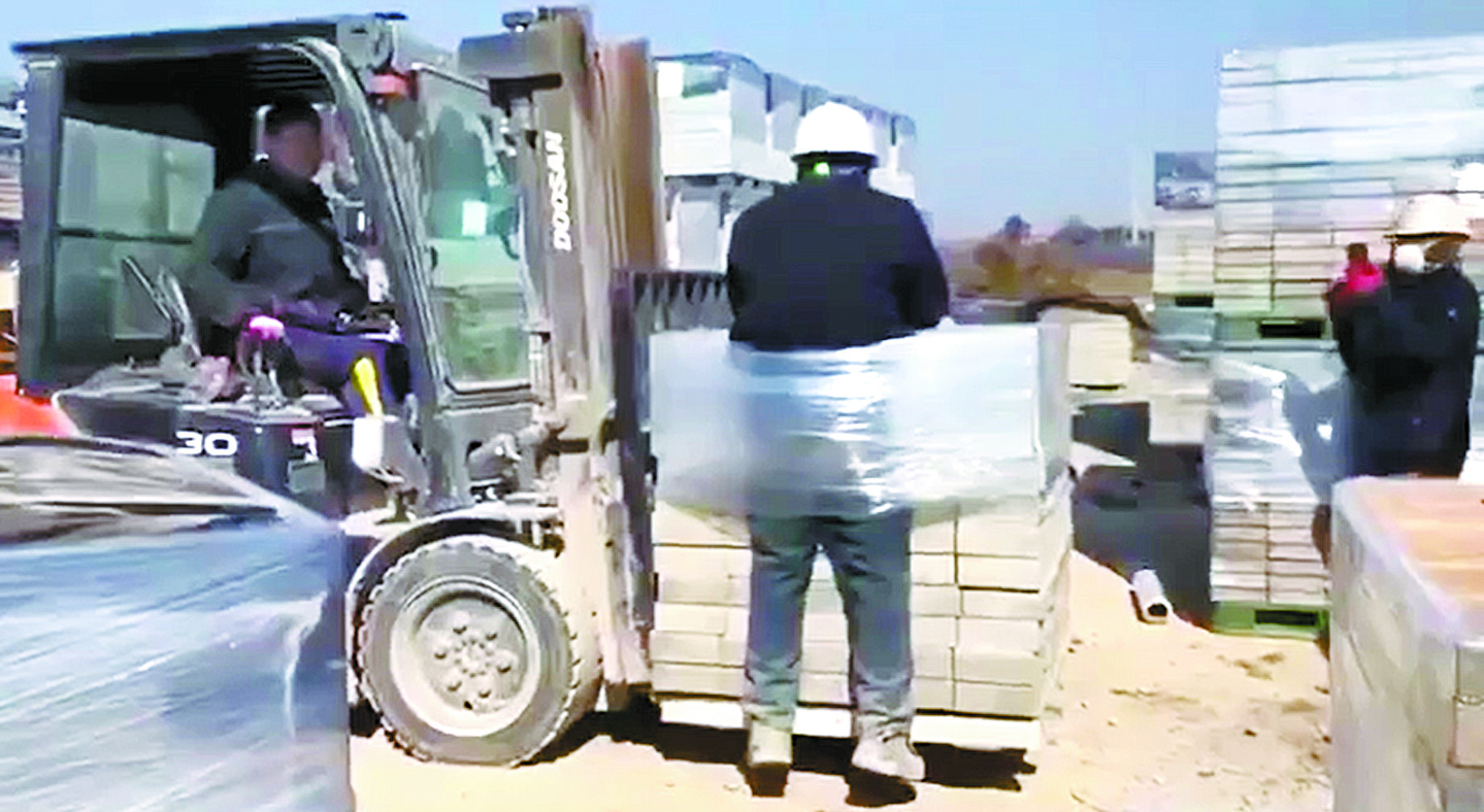 Video footage obtained by the Gwangju-South Jeolla Migrant Workers Network in July shows a Korean worker at the plant tying a Sri Lankan migrant worker to a stack of bricks with plastic wrap before hoisting him with a forklift. Another worker is shown laughing and filming the scene on a mobile phone. [GWANGJU-SOUTH JEOLLA MIGRANT WORKERS NETWORK]